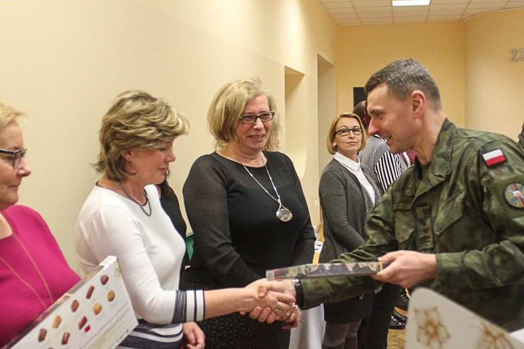 Artylerzyści pamiętali o Dniu Kobiet