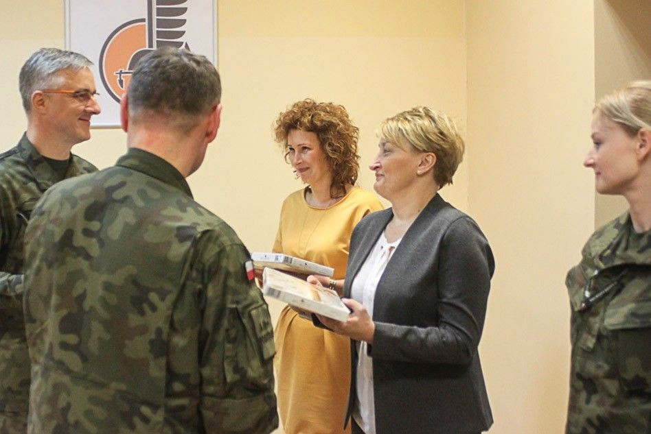 Artylerzyści pamiętali o Dniu Kobiet