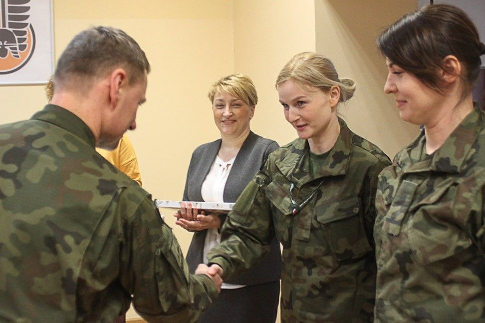 Artylerzyści pamiętali o Dniu Kobiet