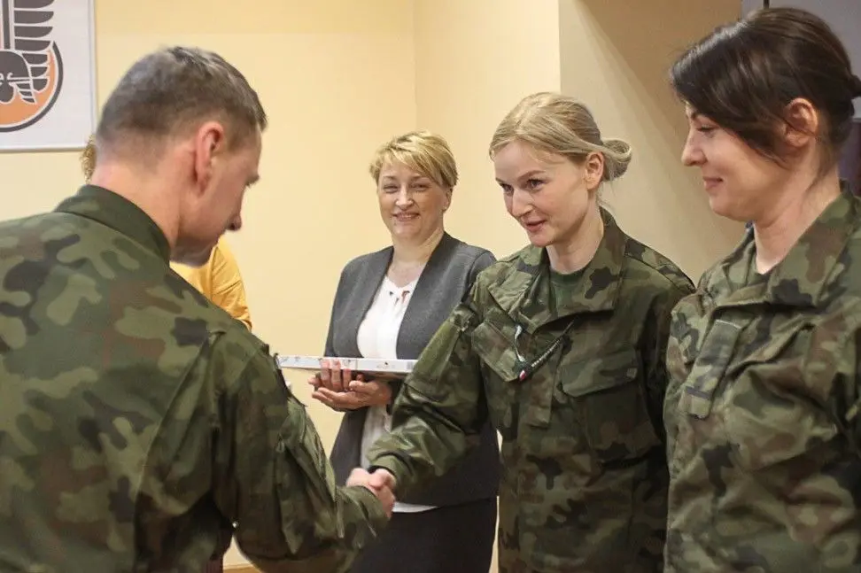 Artylerzyści pamiętali o Dniu Kobiet