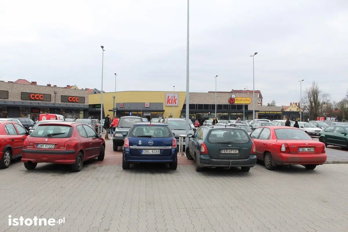 Trwa sobotni szturm na markety