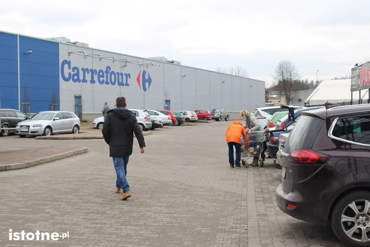 Trwa sobotni szturm na markety