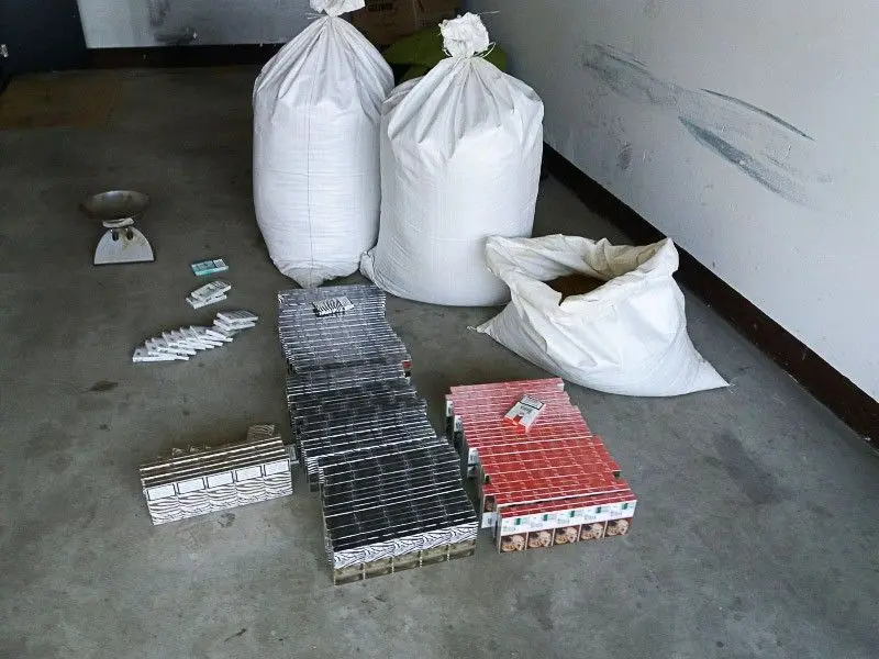 Handlował nielegalnym tytoniem. Wpadł z 550 paczkami papierosów i 50 kg krajanki