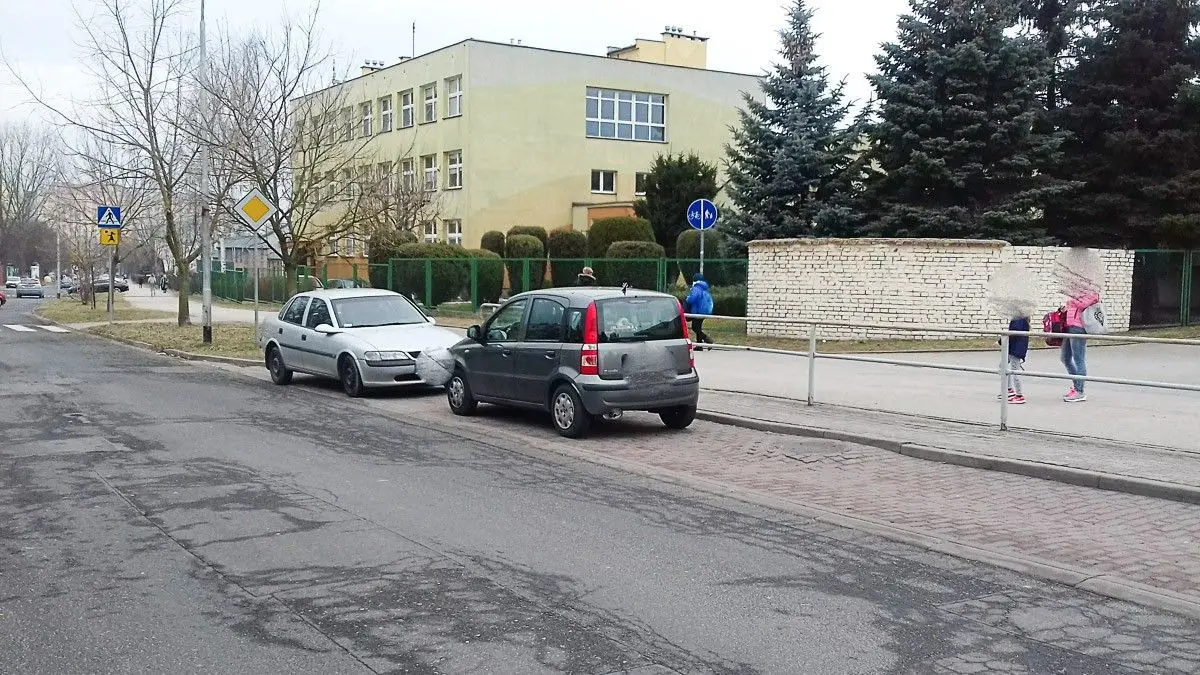 Nagminnie parkują w zatoczce dla autobusów