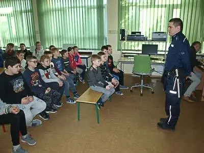 Dzielnicowi edukują dzieci i młodzież