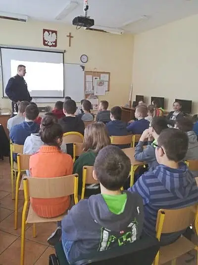 Dzielnicowi edukują dzieci i młodzież