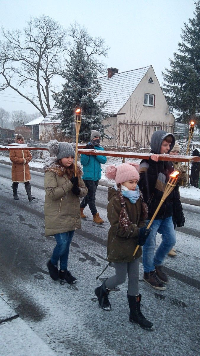 Droga Krzyżowa w intencji diecezji legnickiej w Nowej Kuźni