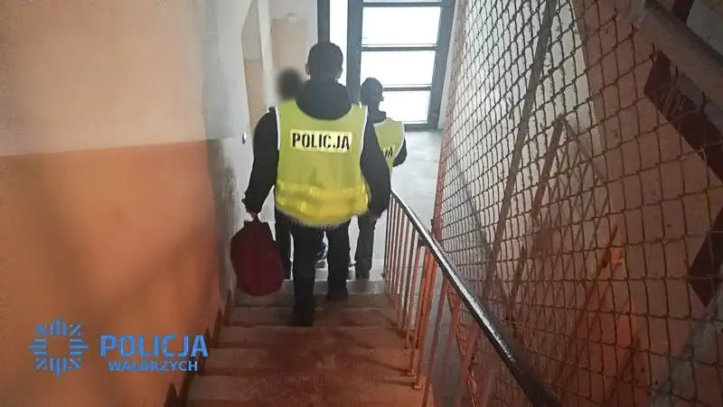 Specjalnie wjechał w pieszego, który szedł chodnikiem. Chciał go… nastraszyć