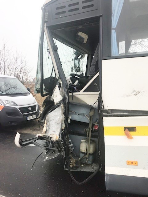 Zderzenie autobusu z ciężarówką koło Nowogrodźca