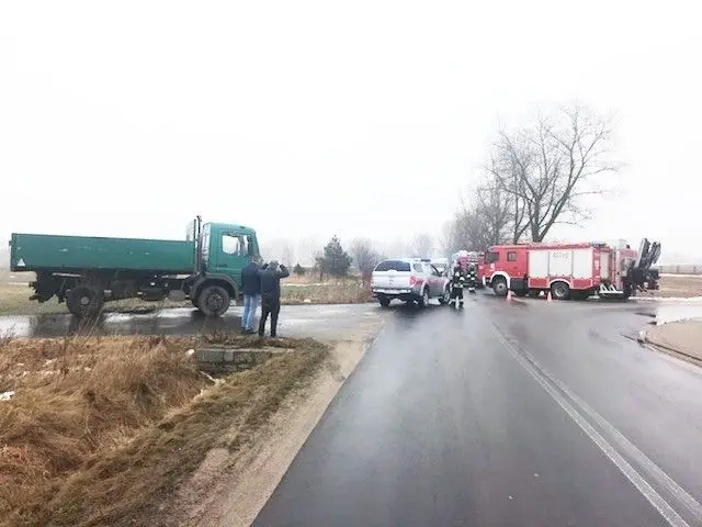 Zderzenie autobusu z ciężarówką koło Nowogrodźca