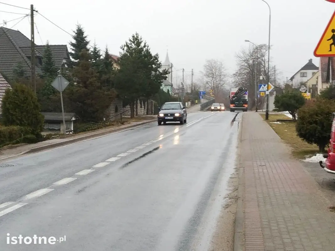 Plama oleju na ulicy Widok
