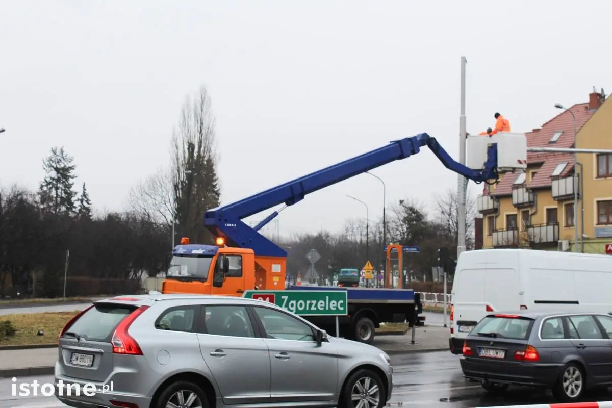 Rozpoczął się montaż sygnalizacji przy Zgorzeleckiej
