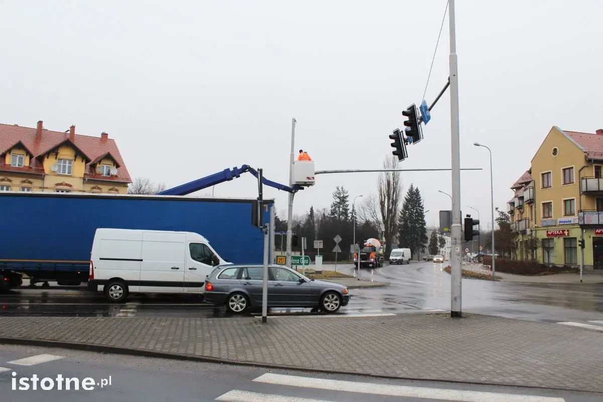 Rozpoczął się montaż sygnalizacji przy Zgorzeleckiej