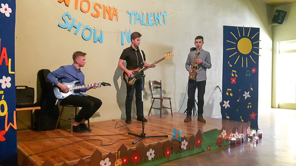 II LO: piosenką powitali wiosnę