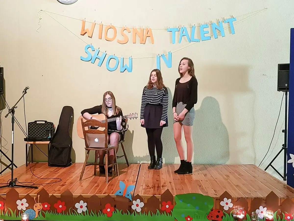 II LO: piosenką powitali wiosnę