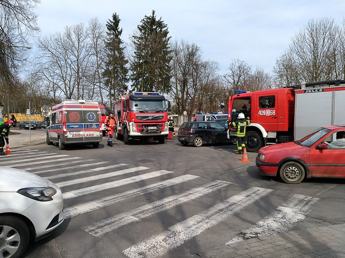 Kolizja na skrzyżowaniu ulic Kosiby i Murarskiej. 5 osób rannych