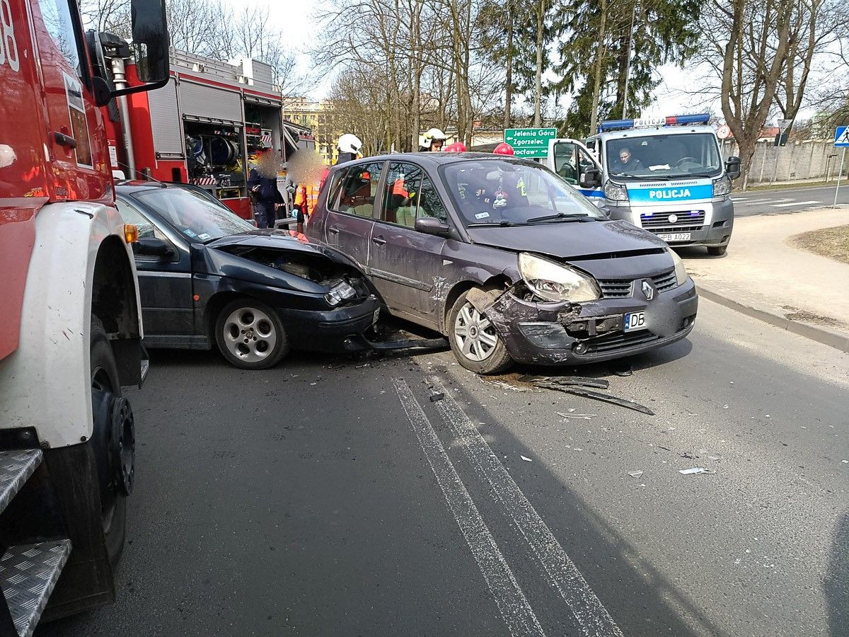 Kolizja na skrzyżowaniu ulic Kosiby i Murarskiej. 5 osób rannych