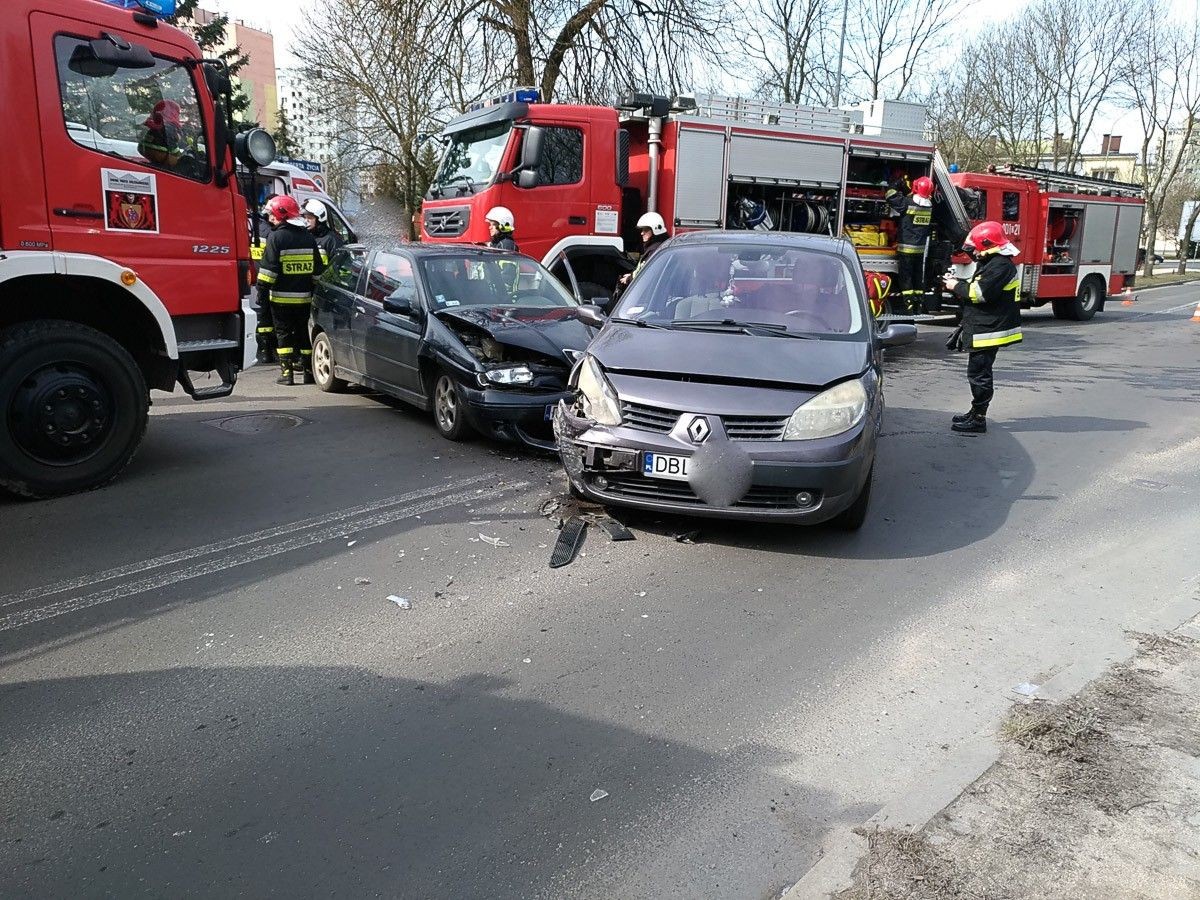 Kolizja na skrzyżowaniu ulic Kosiby i Murarskiej. 5 osób rannych