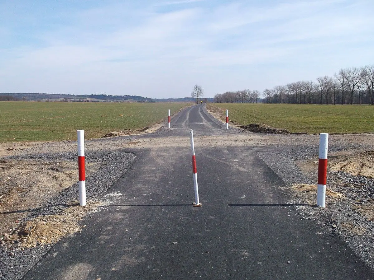 Cars and agricultural machinery are damaging the brand-new bicycle path