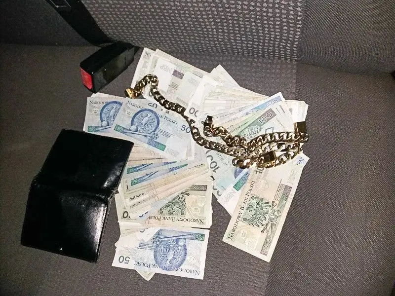 Caught with drugs. He offered the police officers a PLN 1,500 bribe each