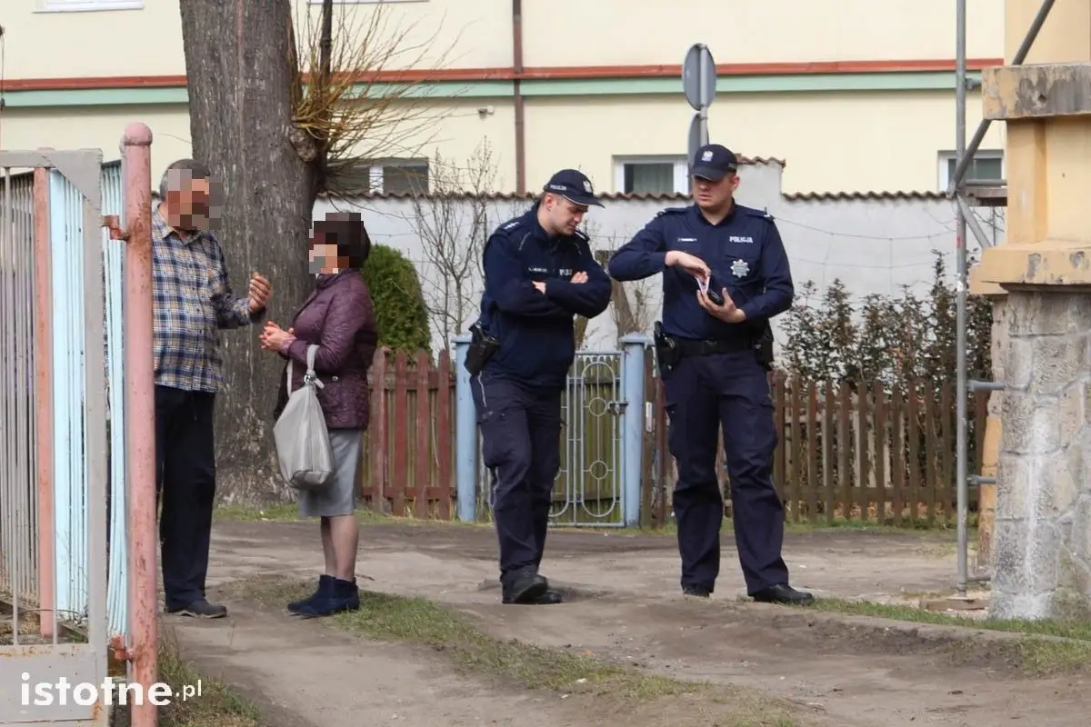 Akcja straży na Wesołej. Dwie osoby zatruły się tlenkiem węgla