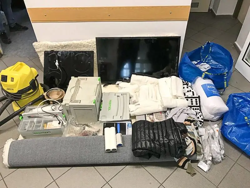 Okradli dom z mienia wartego ponad 7 tys. zł. Jeden ze złodziei wpadł z narkotykami
