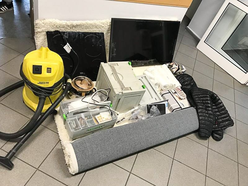 Okradli dom z mienia wartego ponad 7 tys. zł. Jeden ze złodziei wpadł z narkotykami