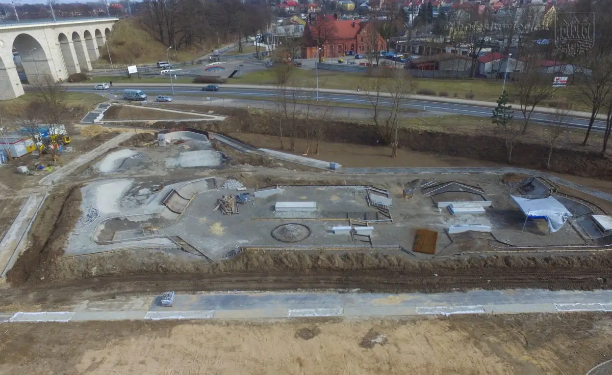 Zagospodarowują teren nad Bobrem. Trwają intensywne prace