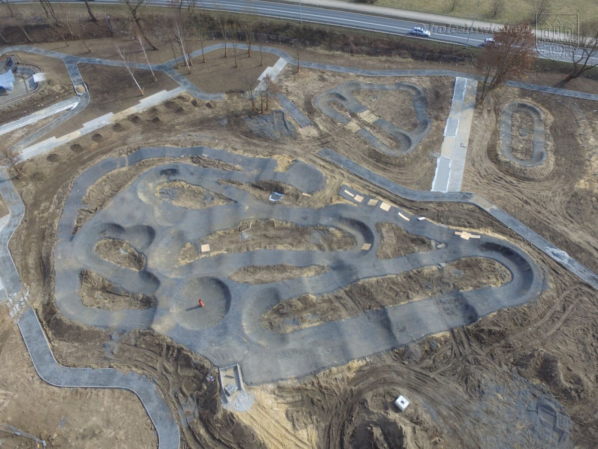 Zagospodarowują teren nad Bobrem. Trwają intensywne prace