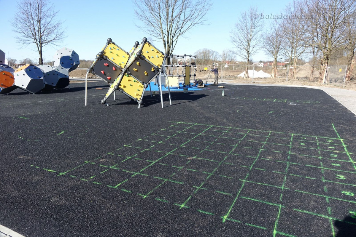 Zagospodarowują teren nad Bobrem. Trwają intensywne prace