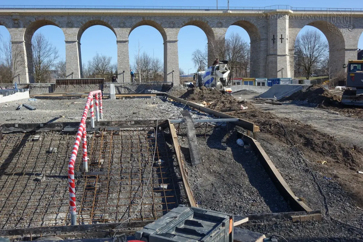 Zagospodarowują teren nad Bobrem. Trwają intensywne prace
