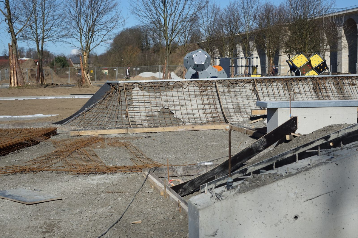 Zagospodarowują teren nad Bobrem. Trwają intensywne prace