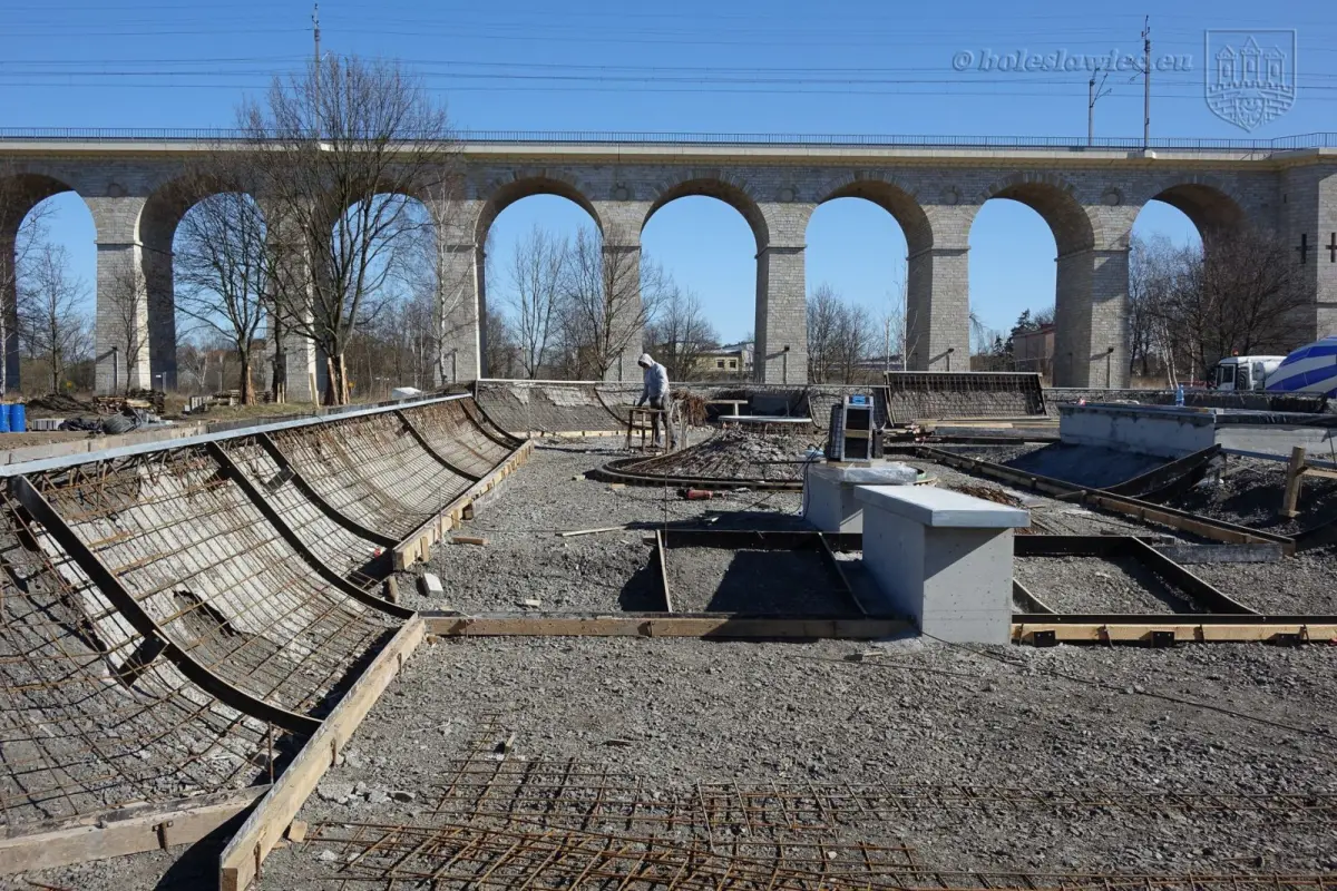 Zagospodarowują teren nad Bobrem. Trwają intensywne prace