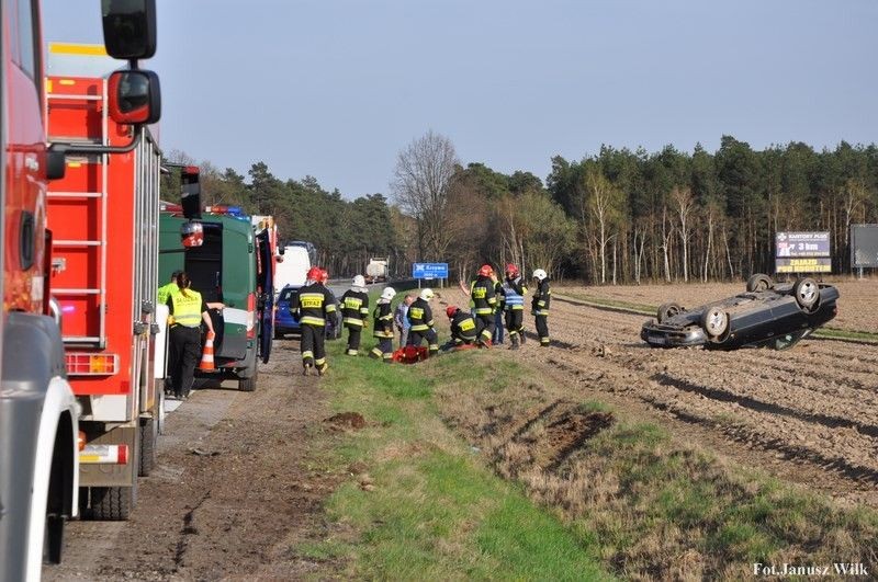 Auto dachowało na A4. Na szczęście nikomu nic się nie stało