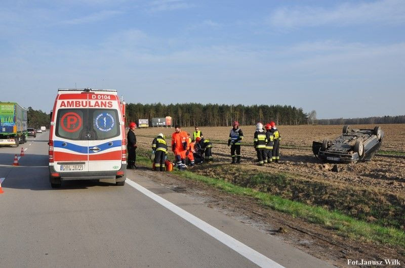Auto dachowało na A4. Na szczęście nikomu nic się nie stało