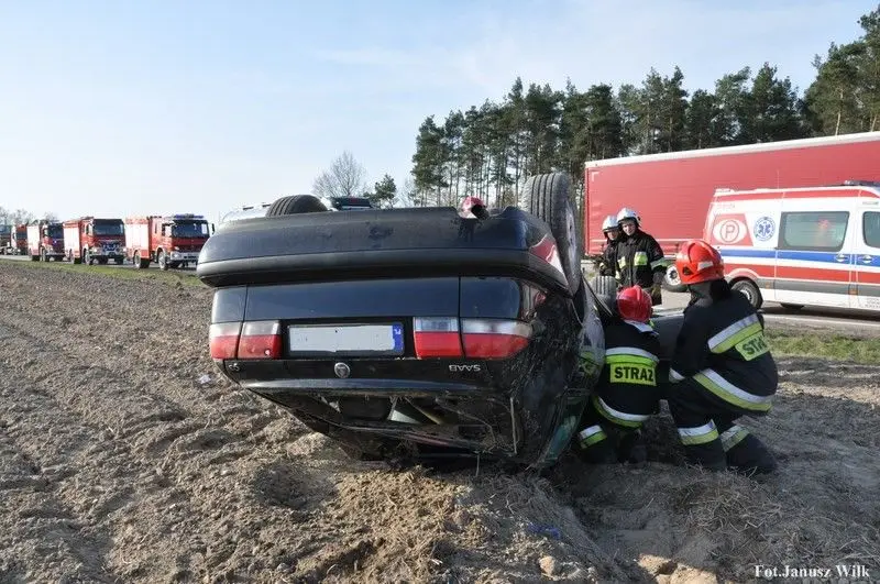 Auto dachowało na A4. Na szczęście nikomu nic się nie stało