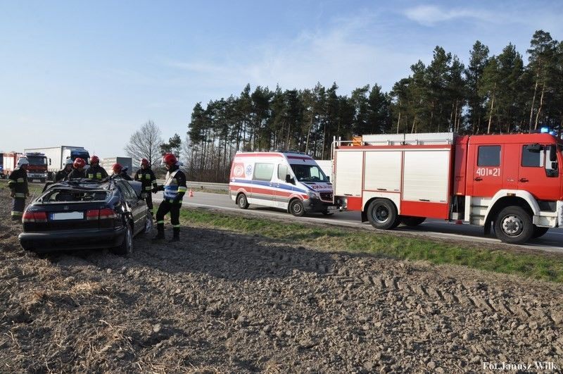 Auto dachowało na A4. Na szczęście nikomu nic się nie stało
