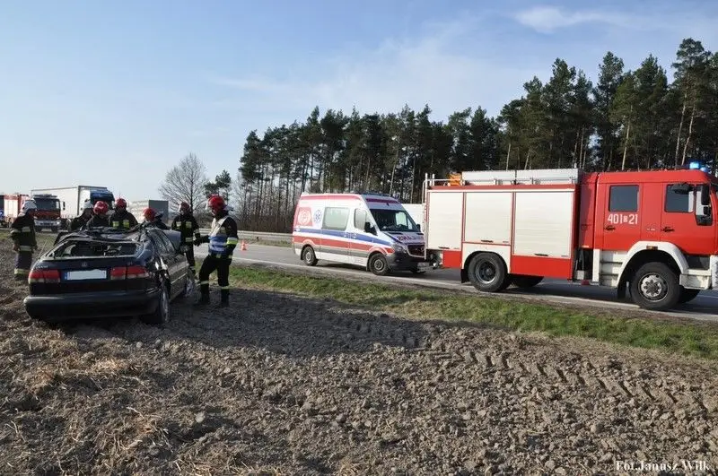 Auto dachowało na A4. Na szczęście nikomu nic się nie stało
