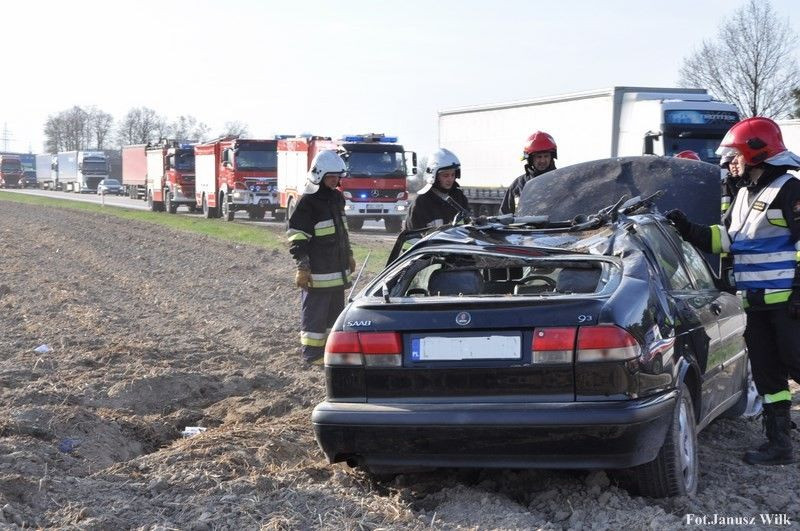 Auto dachowało na A4. Na szczęście nikomu nic się nie stało