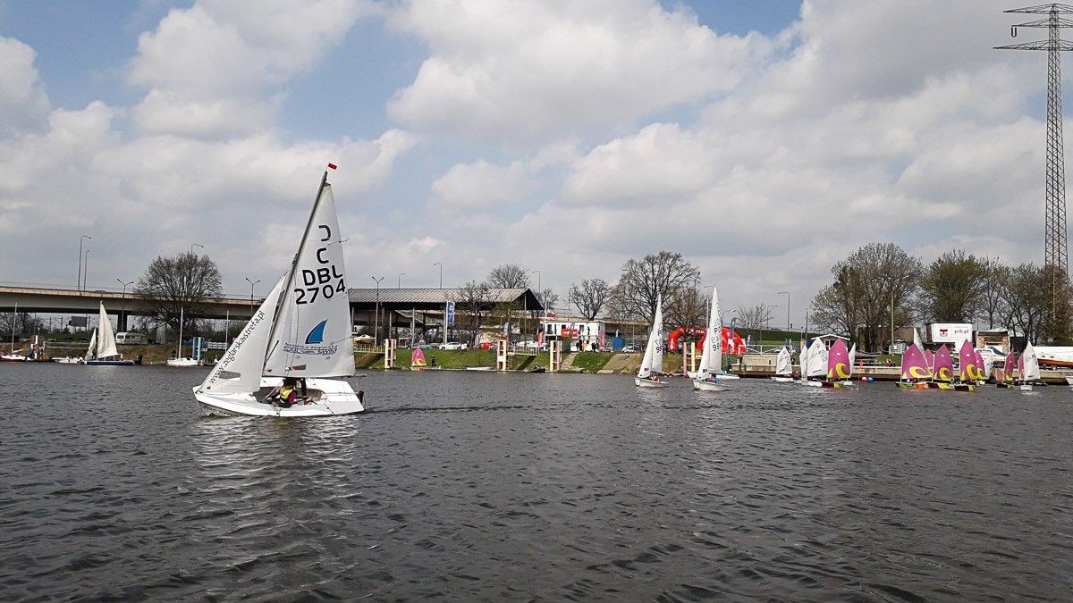 Młodzi żeglarze z Bolesławca: udany początek sezonu regatowego
