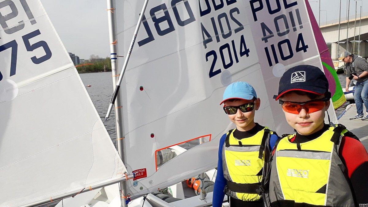 Młodzi żeglarze z Bolesławca: udany początek sezonu regatowego