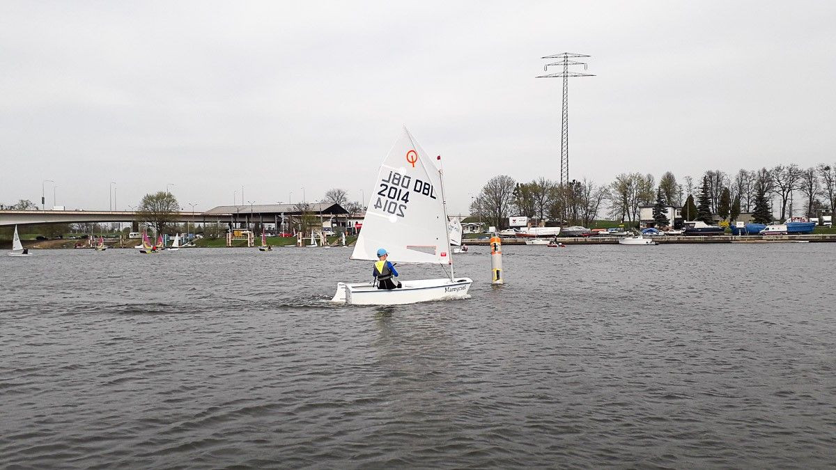 Młodzi żeglarze z Bolesławca: udany początek sezonu regatowego