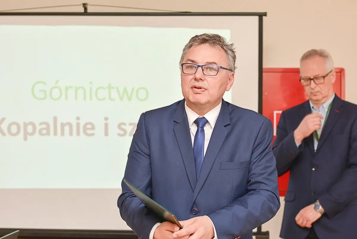 Podpisanie umowy patronackiej między Zespołem Szkół Mechanicznych w Bolesławcu a Kopalnią Gipsu i Anhydrytu Nowy Ląd w Niwnicach