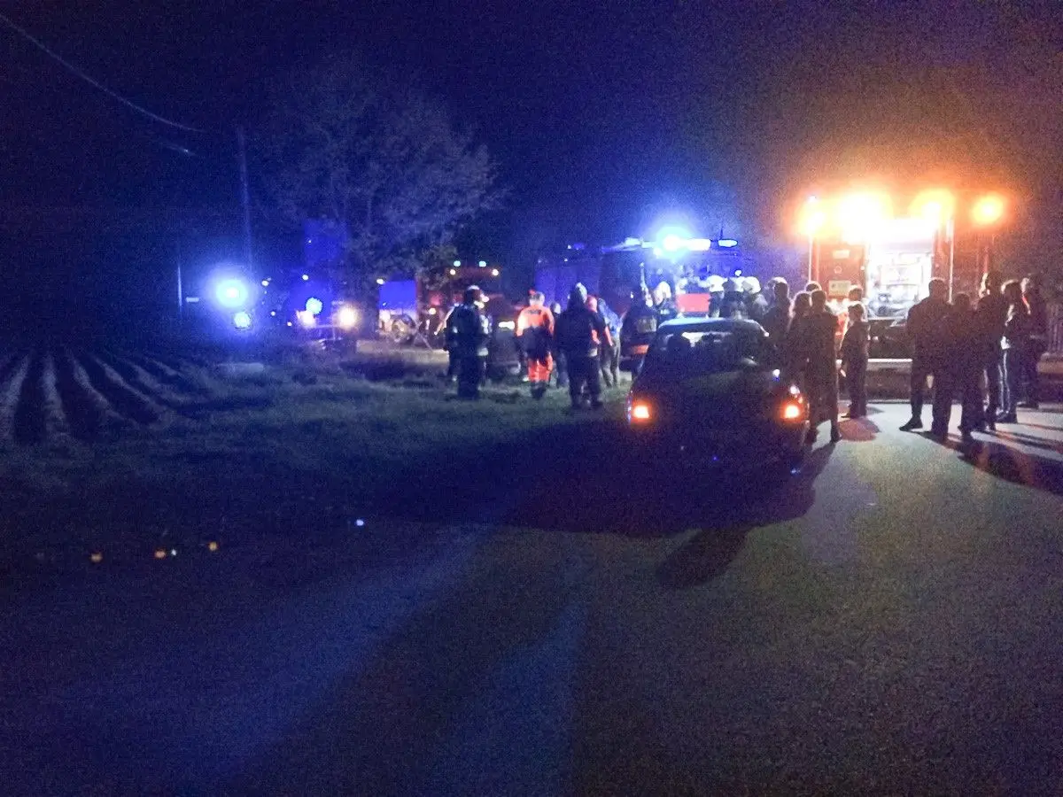 Drunk driver crashed into a street lamp and... walked away. Suspect arrested