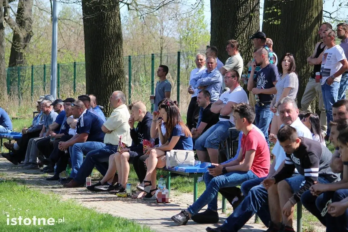 Dwa gole i dwie czerwone kartki na meczu w Łaziskach