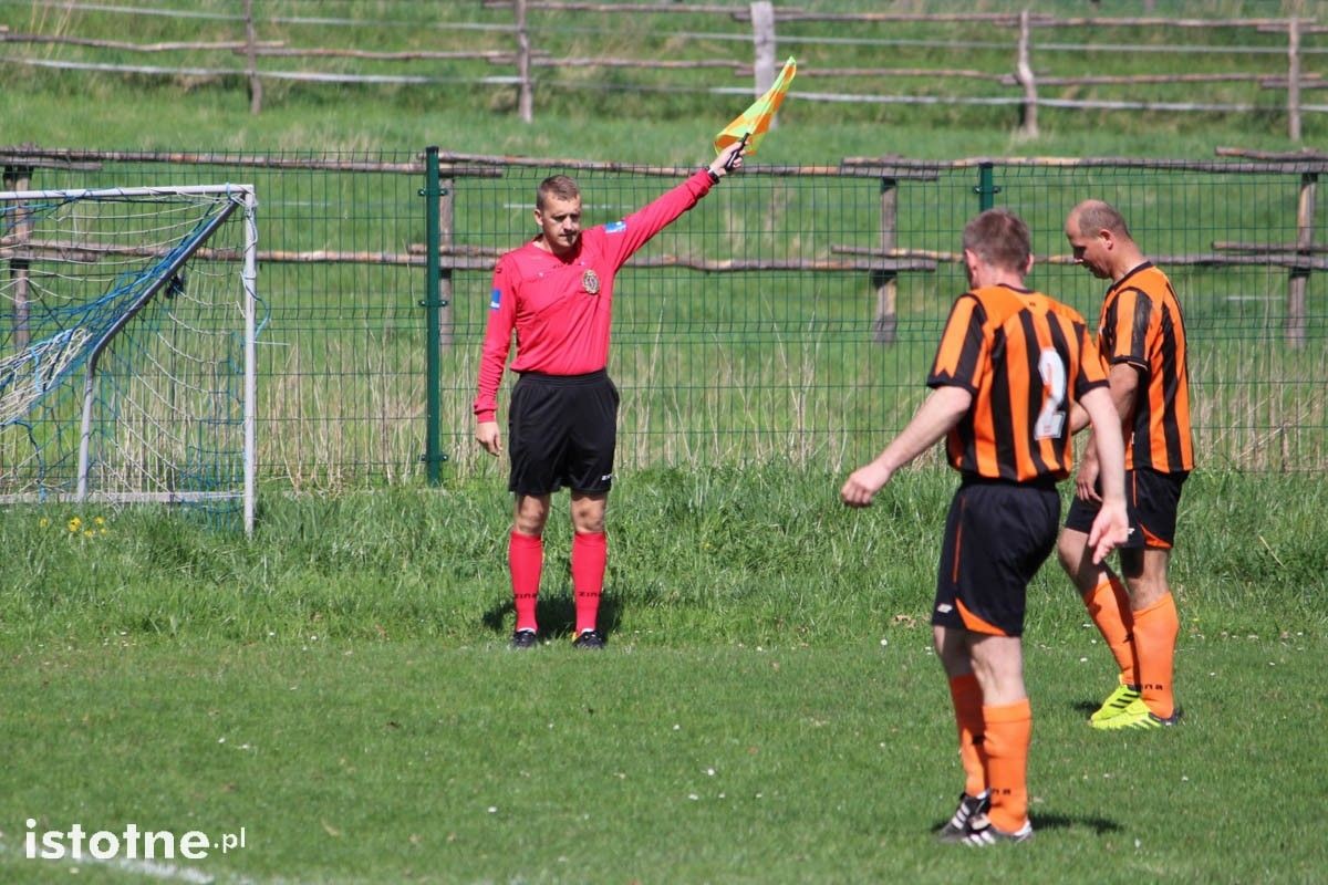 Dwa gole i dwie czerwone kartki na meczu w Łaziskach
