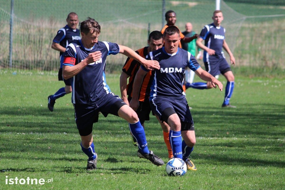 Dwa gole i dwie czerwone kartki na meczu w Łaziskach