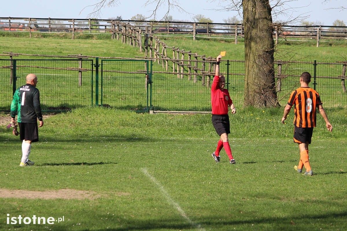 Dwa gole i dwie czerwone kartki na meczu w Łaziskach