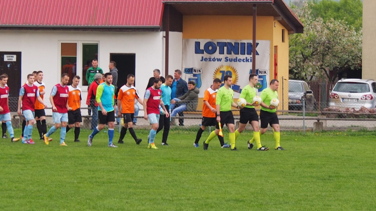 BKS: remis w zaległym meczu w Jeżowie