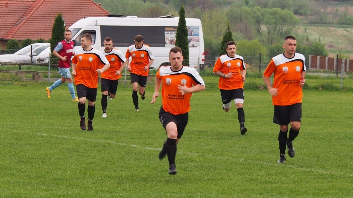 BKS: remis w zaległym meczu w Jeżowie